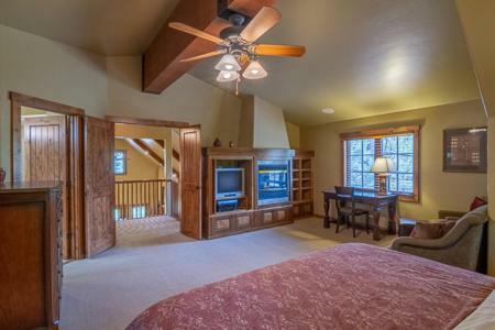 Knotty By Nature - Saw150 Chalet