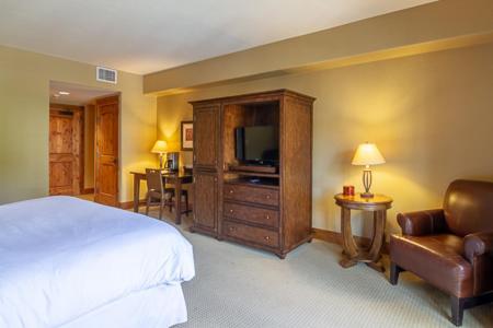 Lodge King Hotel Room 308