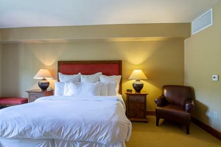 Lodge King Hotel Room 210