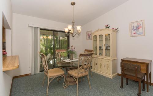318p - Paradise Lane Home