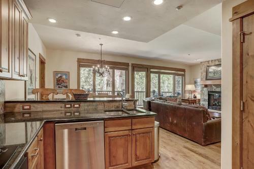 Apartamento Elegant Updated 3 Bedroom Condo At One Arrowhead Place Condo