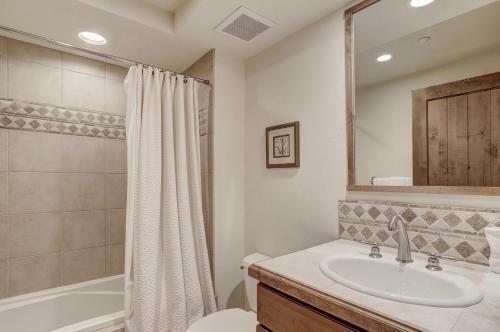 Apartamento Elegant Updated 3 Bedroom Condo At One Arrowhead Place Condo