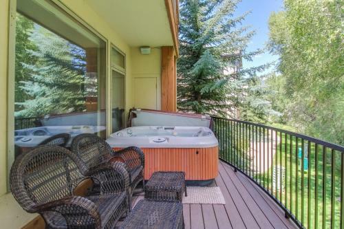 Edwards Riverside Retreat