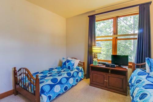 Edwards Riverside Retreat