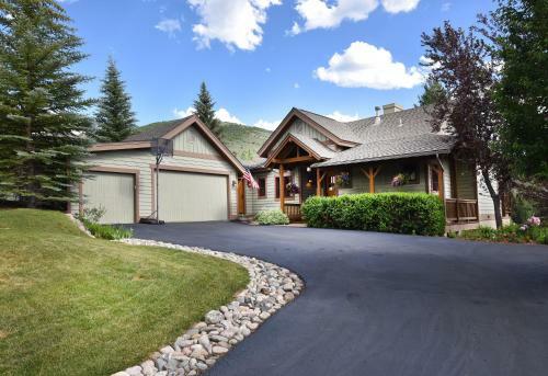 1054 Gold Dust Dr Edwards Home