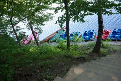 Plymouth Rock Camping Resort Deluxe Cabin 13
