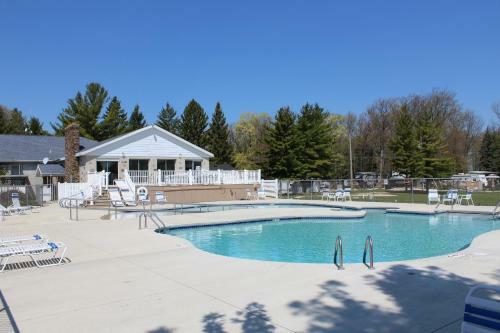 Plymouth Rock Camping Resort Studio Cabin 2