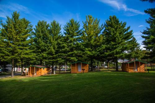 Plymouth Rock Camping Resort One-bedroom Cabin 4