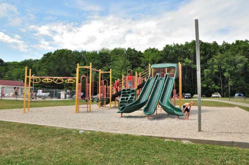 Plymouth Rock Camping Resort One-bedroom Cabin 4
