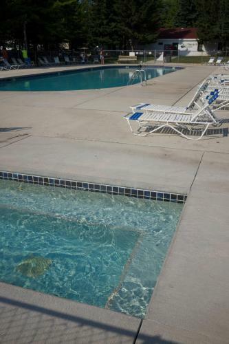 Plymouth Rock Camping Resort One-bedroom Cabin 4