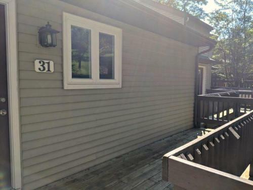 31 Valley Village