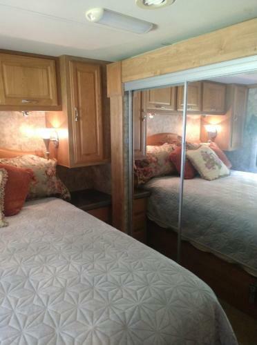 Hostal Luxury Coach In The Ga Mtns