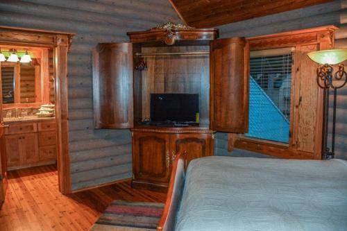 Falling Waters Mountain Lodge