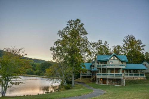 Falling Waters Mountain Lodge