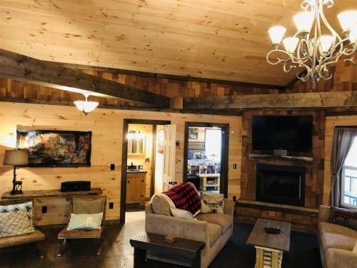 Treetops Retreat