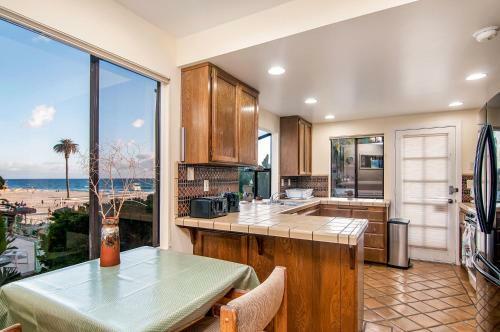 Moonlight Beach Home