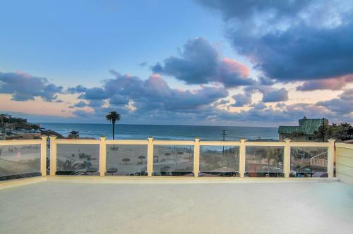 Moonlight Beach Home