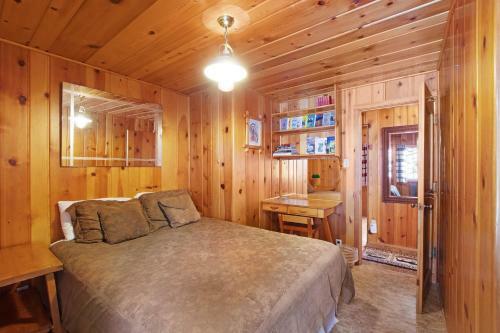 Flower Lane Cabin