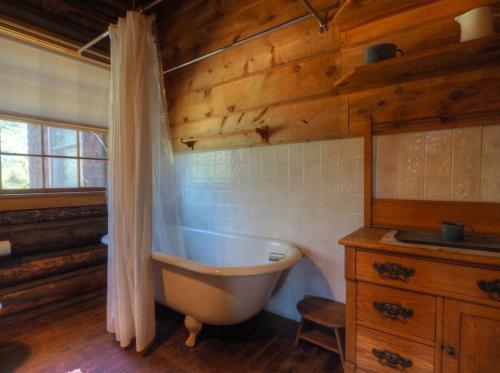 Maccracken Homestead -- E.v. Reg#3259 Cabin