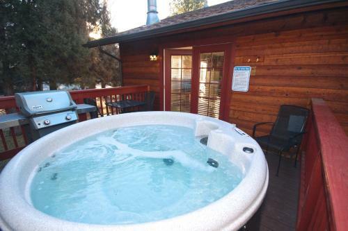 Hotel Streamside On Fall River