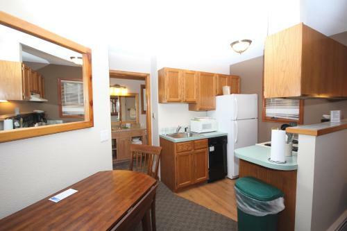 Hotel Streamside On Fall River