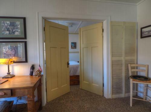 Murphy's Riverside Cottage - E.v. Reg #3362