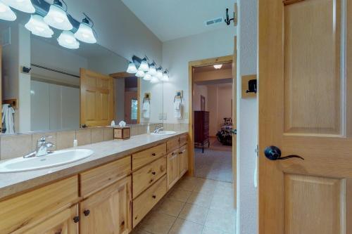 Twin Pines Cabin