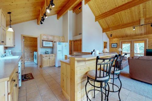 Twin Pines Cabin
