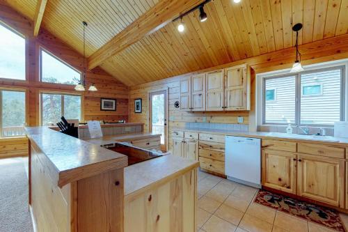 Twin Pines Cabin