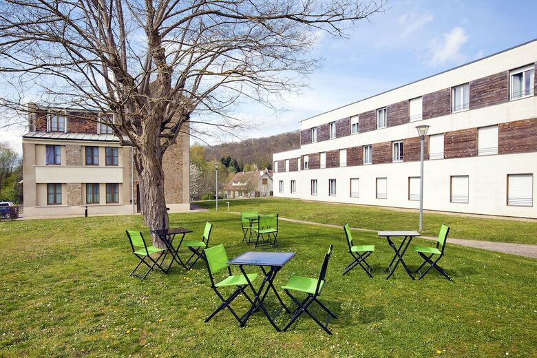 Hotel Residhome Bures La Guyonnerie