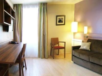 Hotel Residhome Bures La Guyonnerie