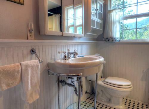 Black Bear Cottage