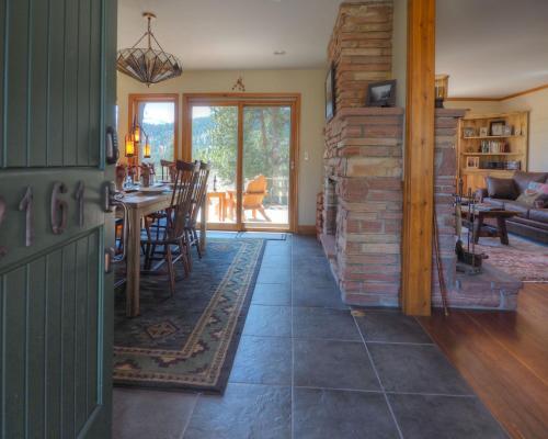 High Drive Cabin 2161