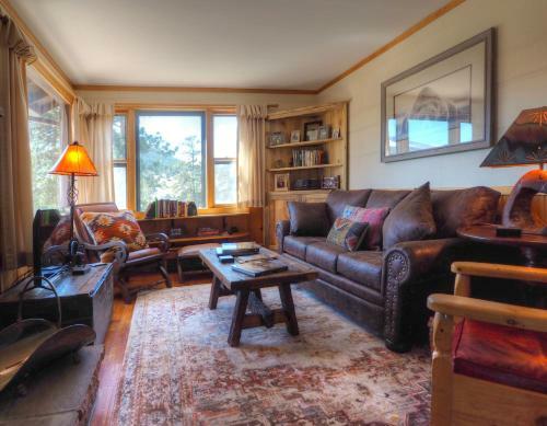 High Drive Cabin 2161