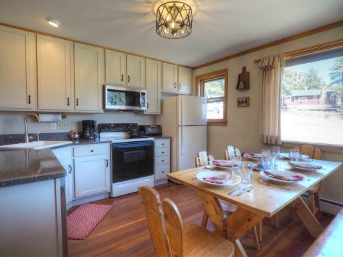 High Drive Cabin 2161