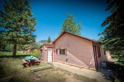 Monarch Cabin