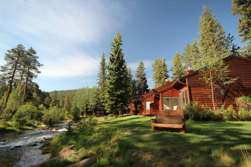 Hotel Boulder Brook On Fall River