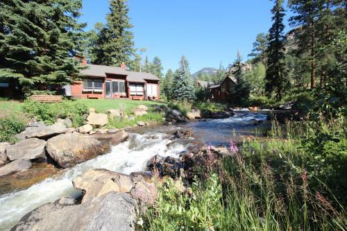Hotel Boulder Brook On Fall River