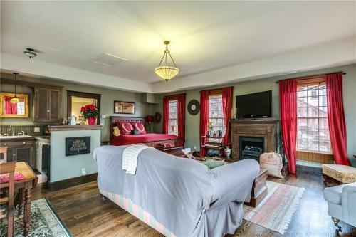66 Center St Bed And Breakfast Eureka Springs
