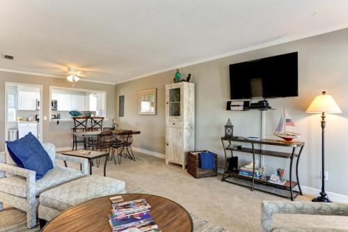 3095a S Fletcher Up Home