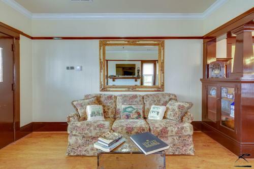 Main Street Craftsman - In Sunny Victorian Ferndale