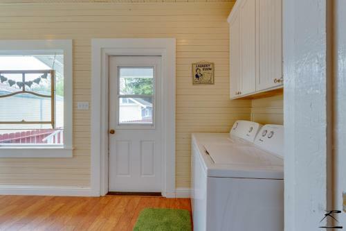 Main Street Craftsman - In Sunny Victorian Ferndale