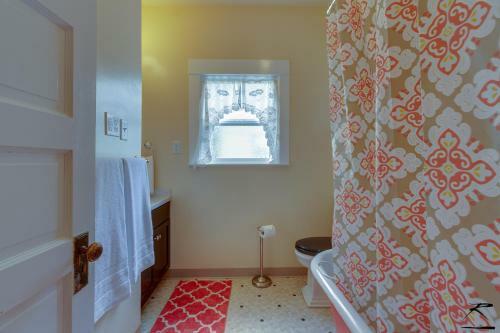 Main Street Craftsman - In Sunny Victorian Ferndale