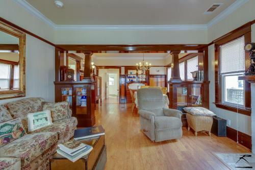Main Street Craftsman - In Sunny Victorian Ferndale