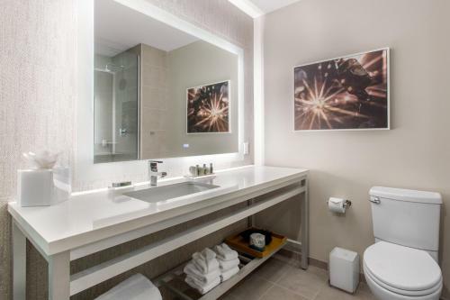 Cambria Hotel Philadelphia Downtown Center City