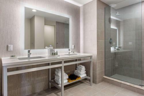 Cambria Hotel Philadelphia Downtown Center City