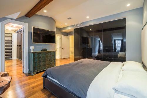 Exemplary Mansion With Luxury Finishes
