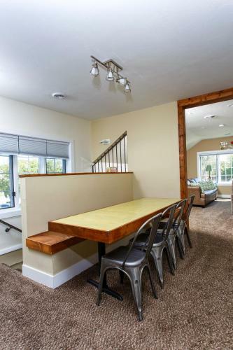 Julie's Park Cafe & Motel