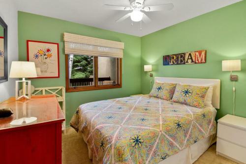 Peaceful Country Club Condo In The Pines