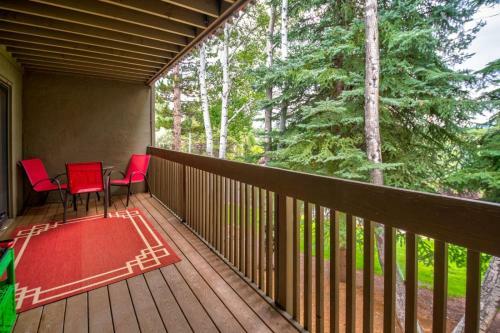 Peaceful Country Club Condo In The Pines